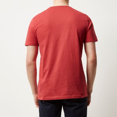 Dark red Y-neck t-shirt
